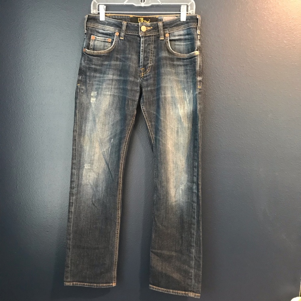 LTB straight leg distressed blue jeans 29x32